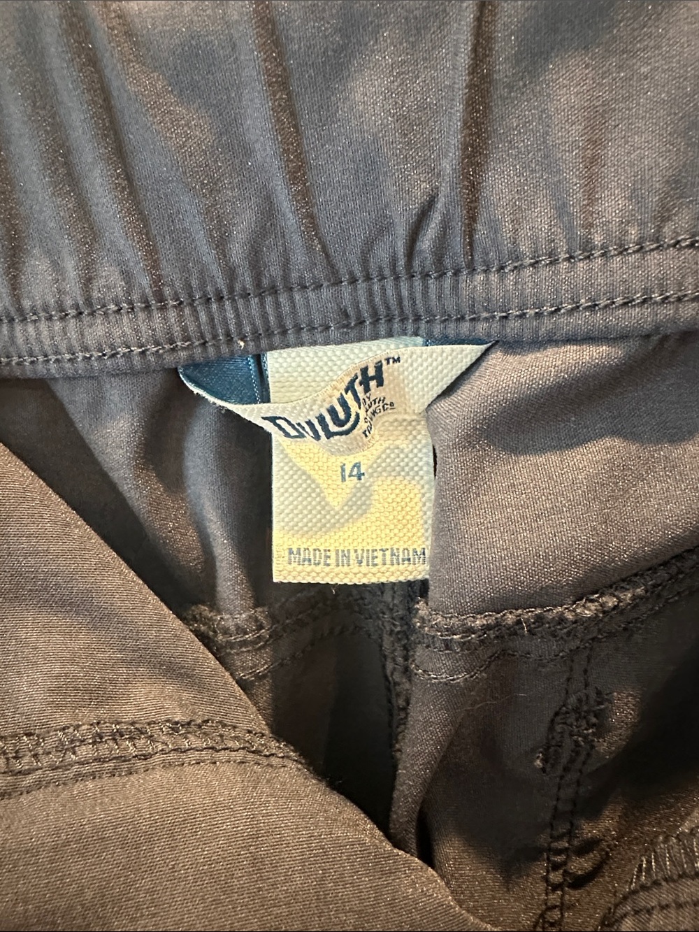 Duluth Trading Co. Women’s  Navy Cargo Shorts - Picture 2 of 4